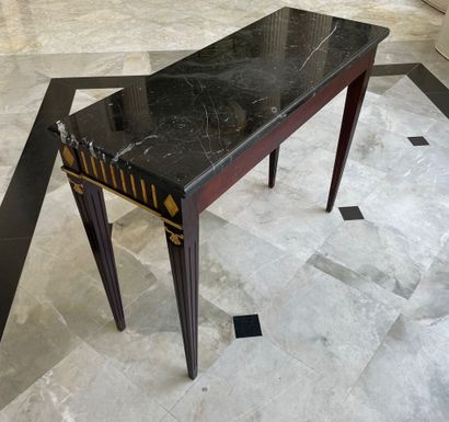 En provenance de l'ancien Grand Hôtel Continental

Table...