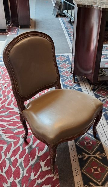 En provenance de l'ancien Grand Hôtel Continental

Chaise...