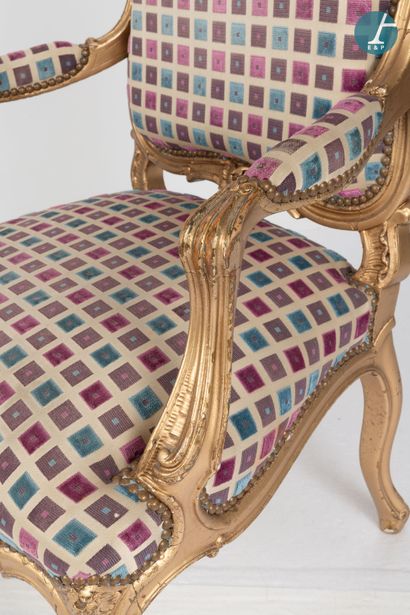 En provenance de l'ancien Grand Hôtel Continental

Paire...