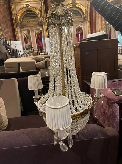 En provenance de l'ancien Grand Hôtel Continental

Lustre...