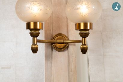 En provenance de l'ancien Grand Hôtel Continental

Quatre...