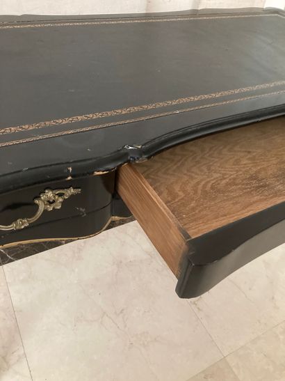 En provenance de l'ancien Grand Hôtel Continental

Bureau...