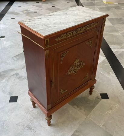 En provenance de l'ancien Grand Hôtel Continental

Meuble...