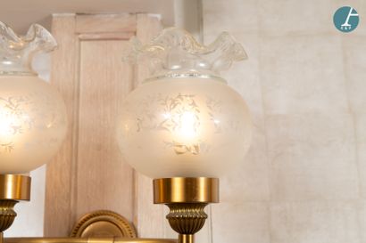 En provenance de l'ancien Grand Hôtel Continental

Quatre...