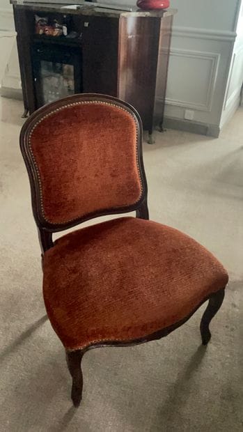En provenance de l'ancien Grand Hôtel Continental

Chaise...