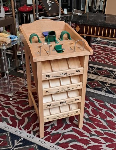 En provenance de l'ancien Grand Hôtel Continental

Jeu...