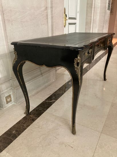 En provenance de l'ancien Grand Hôtel Continental

Bureau...