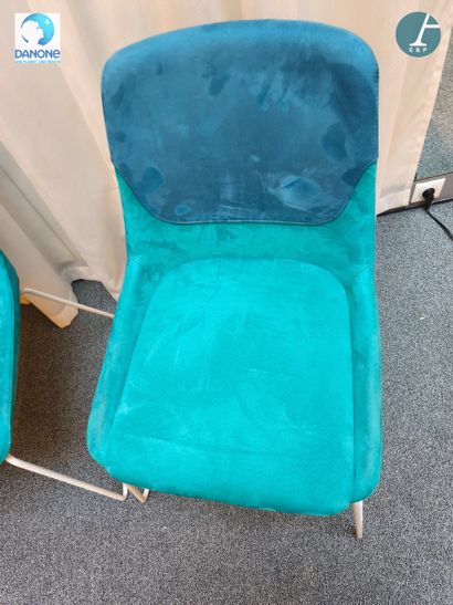 BRUNNER
Suite de trois chaises, piètement...
