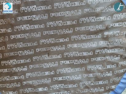 PEDRALI 
Paire de poufs, revêtement de similicuir...
