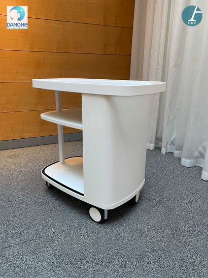 Desserte en métal et plastique blanc à une...
