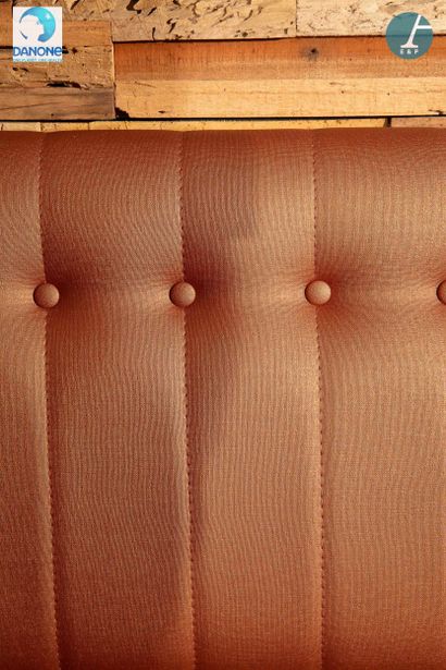 SILVERA 
Suite de trois banquettes composant...
