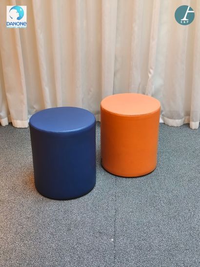 PEDRALI 
Paire de poufs, revêtement de similicuir...