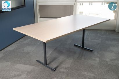 Table de réunion piètement métal laqué noir...