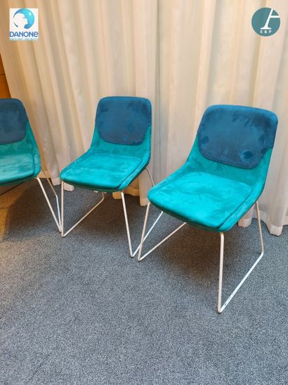 BRUNNER
Suite de trois chaises, piètement...