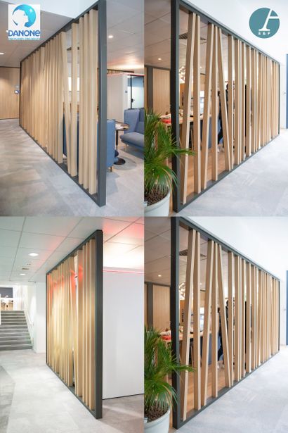 Suite de quatre panneaux claustra en bois...