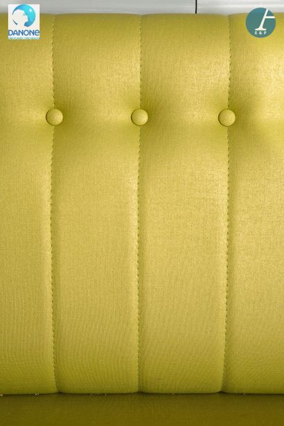 SILVERA 
Suite de deux banquettes composant...