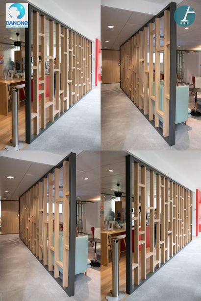 Suite de quatre panneaux claustra en bois...