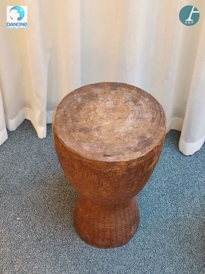 Paire de tabourets en bois naturel monoxyle
H...