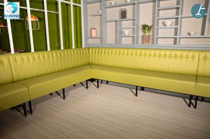 SILVERA 
Suite de deux banquettes composant...