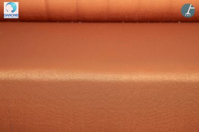 SILVERA 
Banquette, piètement métal laqué...