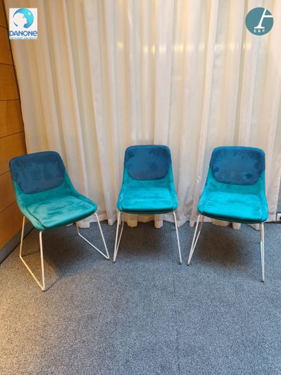 BRUNNER
Suite de trois chaises, piètement...