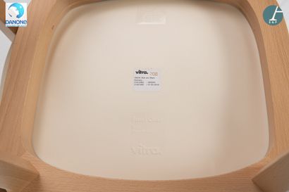 Jasper MORRISON designer pour VITRA éditeur
Modèle...