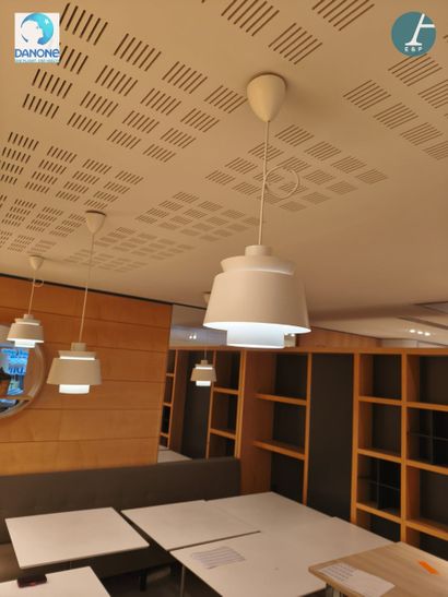 & TRADITION
Suite de neuf suspensions en...