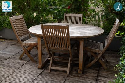 Table d'extérieur en teck, avec 4 chaises....