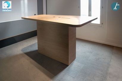 Grande table de réunion
Piètement et plateau...
