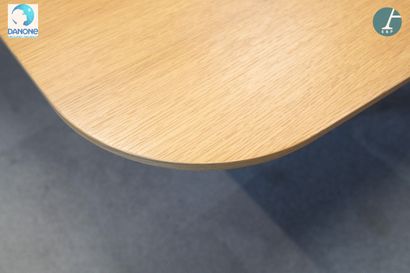 Grande table de réunion
H : 73 cm - L : 560...
