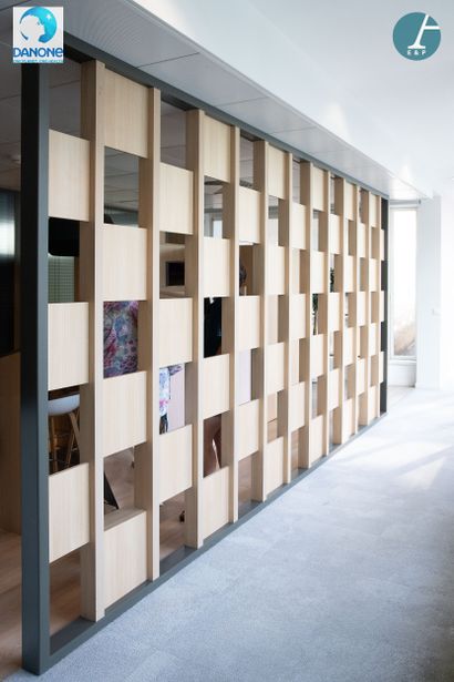 Suite de quatre panneaux claustra en bois...