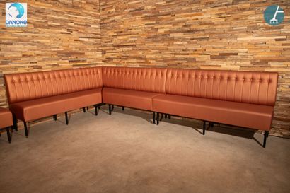 SILVERA 
Suite de trois banquettes composant...