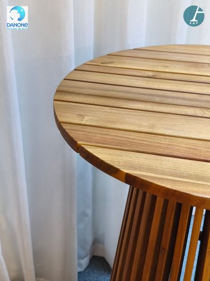 Mange-debout de forme en bois, le pied ajouré,...