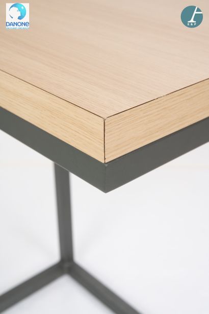 Paire de tables d'appoint, piètement métal...