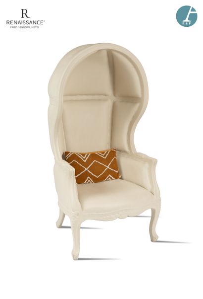 JSPR - Fauteuil carrosse en bois mouluré...