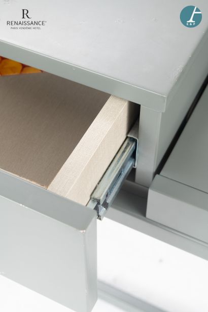 Lot comprenant :
Un bureau rectangulaire...