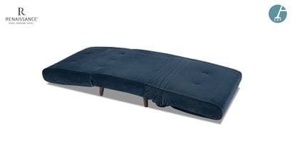 Un sofabed, piètement en bois naturel, garniture...