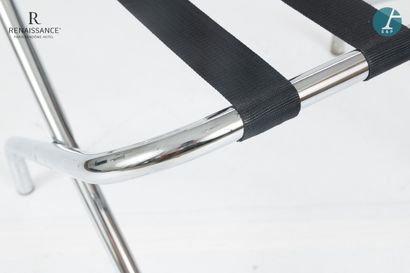 Un pliant porte-bagage en métal chromé, sangles...