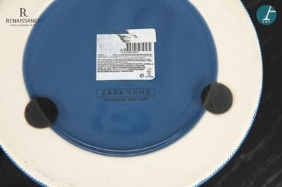 Lot de deux pots couvert en céramique bleu-gris...