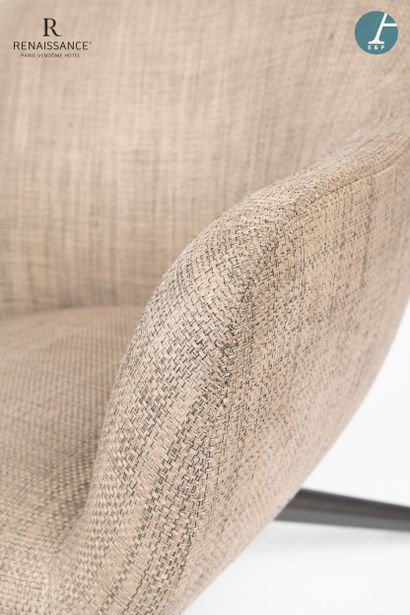POLIFORME
Pair of swivel armchairs on four-legged...