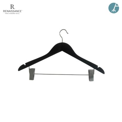 Lot of 700 wooden hangers 
Used conditio...