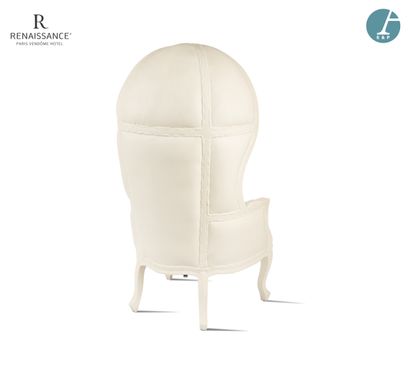 JSPR - Fauteuil carrosse en bois mouluré...