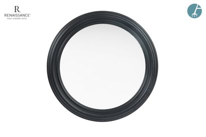 Un miroir de sorcière circulaire en bois...