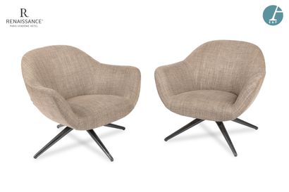 POLIFORME
Pair of swivel armchairs on four-legged...