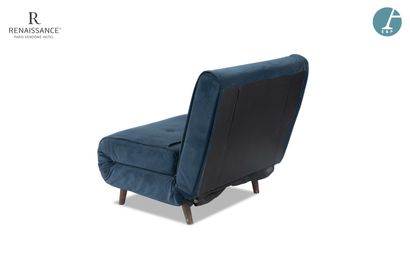 Un sofabed, piètement en bois naturel, garniture...