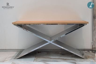 Une console rectangulaire piètement en X...