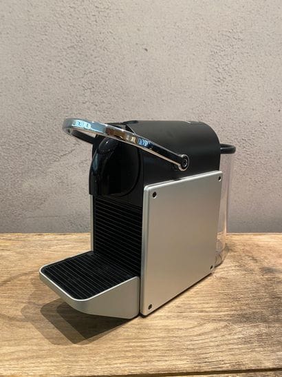 NESPRESSO
Set of 2 coffee machines
H: 23cm
Including...