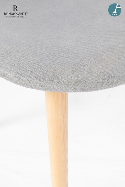 Lot comprenant :
Un bureau rectangulaire...