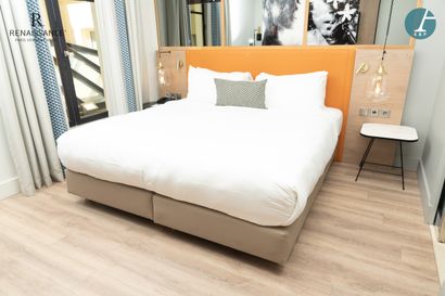 Set of 3 king-size double beds including:
HANSE...