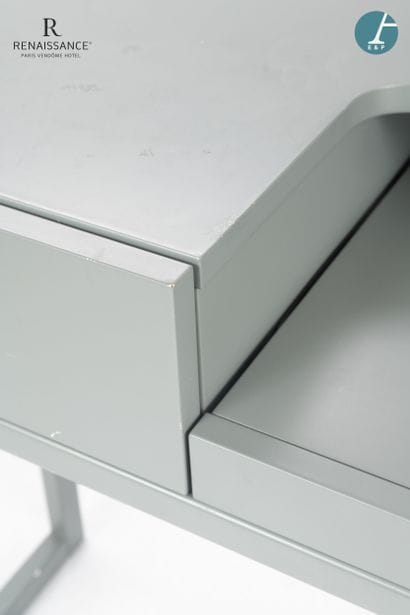 Lot comprenant :
Un bureau rectangulaire...